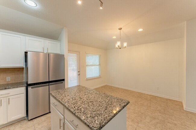 Building Photo - 448 Bottle Brush Dr