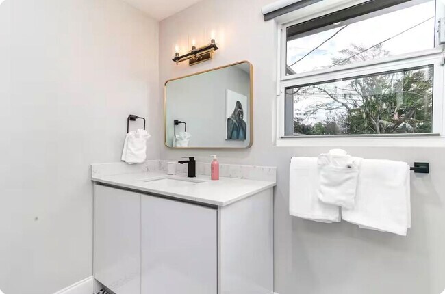 Building Photo - 2648 NW 9th Ln