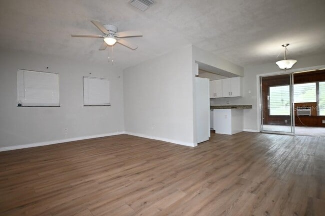 Building Photo - 37017 Meridian Ave