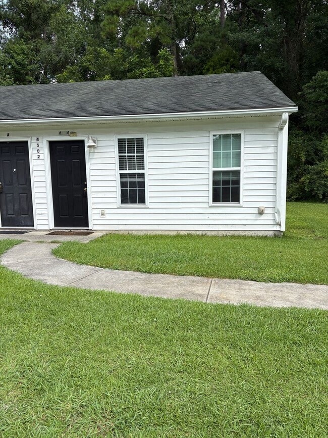 Building Photo - 4504 Old Cherry Point Rd