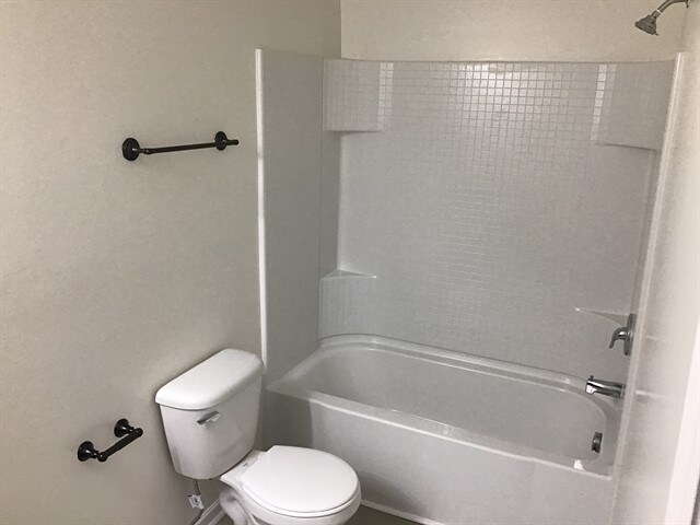 Building Photo - 708 White Oak Dr