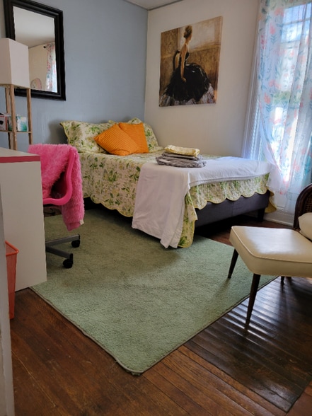 Building Photo - 58 W 6th St