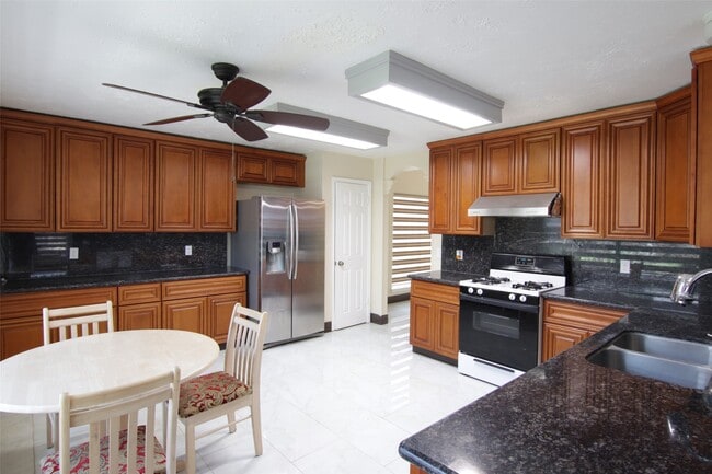 Building Photo - 12430 Brook Meadows Ln