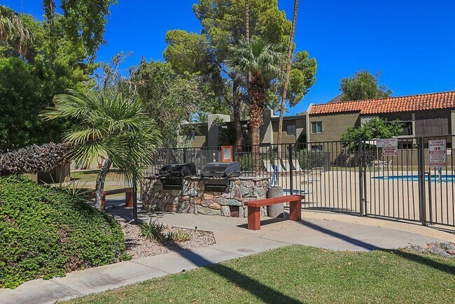 Building Photo - Arcadia condo w/patio