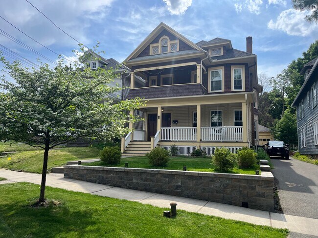 Primary Photo - 256 Buckingham Ave