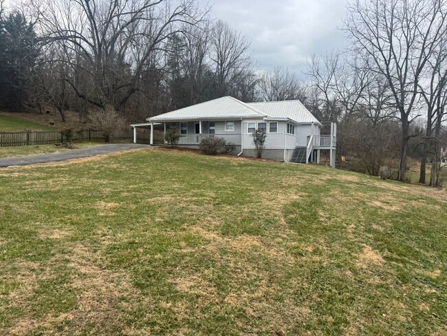 Building Photo - 2 Bedroom 2 Bathroom Home in Bluff City, TN