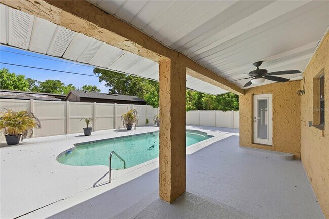 Building Photo - 3707 Pelican Ln