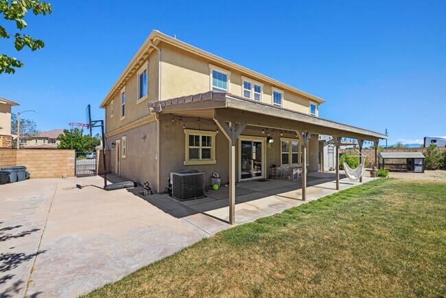Building Photo - 4 bedrooms / 3 bathroom OPEN floor plan HOUSE for rent in LANCASTER