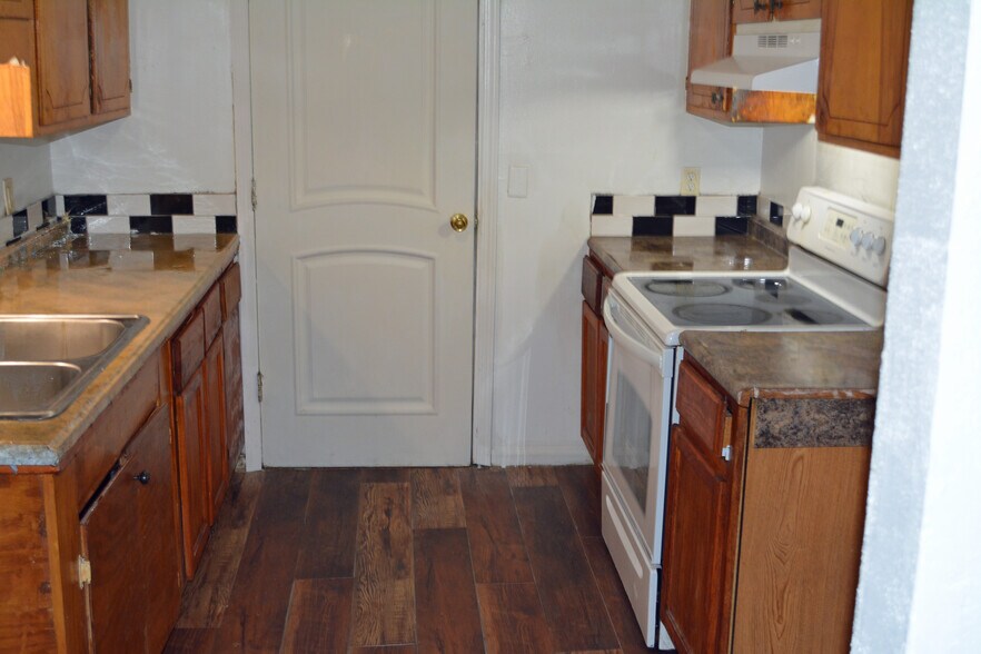 Building Photo - 712 Farrowood Dr