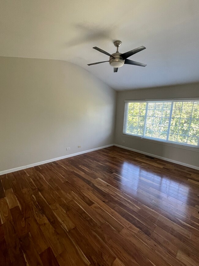 Building Photo - 357 Persimmon Ct