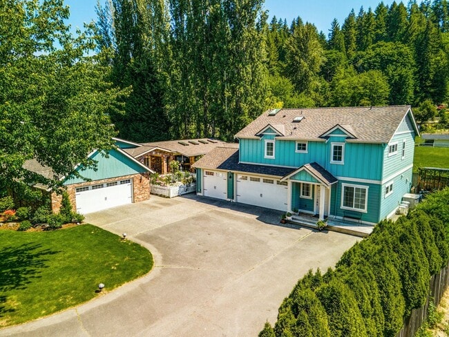 Building Photo - Woodinville Estate's Cozy Home