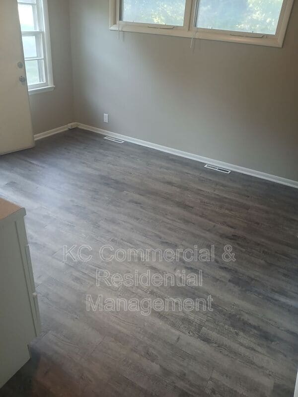 Building Photo - 9211 E 50th Terrace