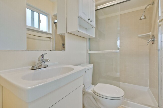 Building Photo - Beautifully Updated 3 Bed 2 Bath Home in Prime Milpitas Location!