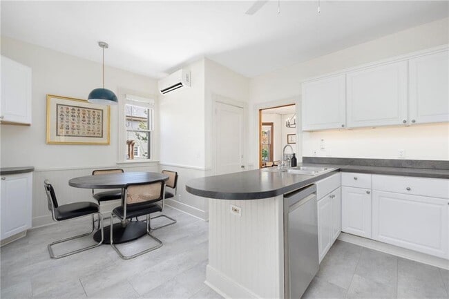 Building Photo - 14 Greenough Pl