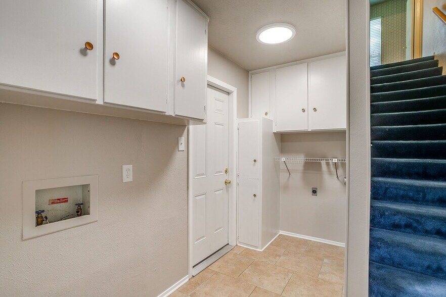 W/D included - 1706 Larkspur Dr