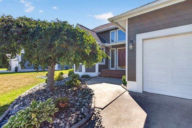 Building Photo - 18609 Broadfield Dr