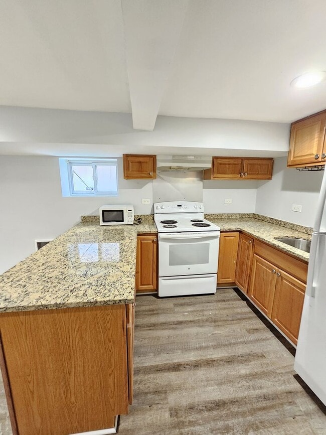 Building Photo - 2850 N Nordica Ave