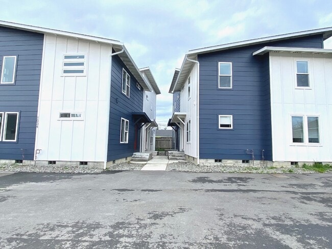Building Photo - 1022 Villa Way