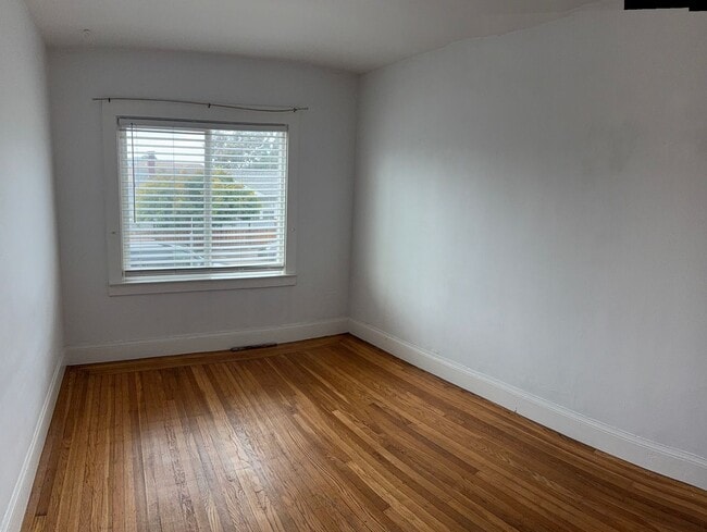 Building Photo - 4426 Shafter Ave