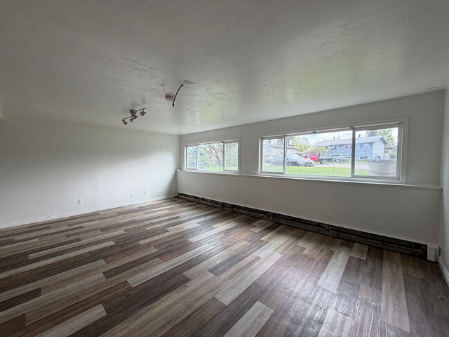 Building Photo - Beautifully remodeled Home in NE Anchorage