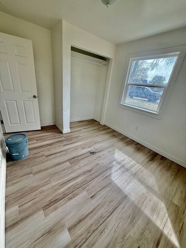 Building Photo - Renovated 3 bed 1 bath fenced yard and storage shed
