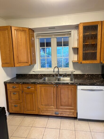 Building Photo - 22 Kentbury Way