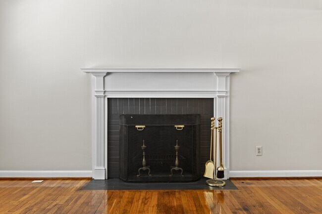 Building Photo - 257 Zandale Dr