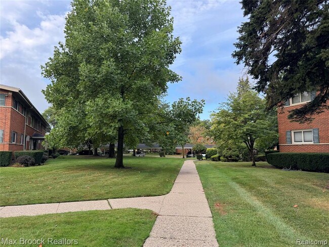 Building Photo - 1245 Derby Rd