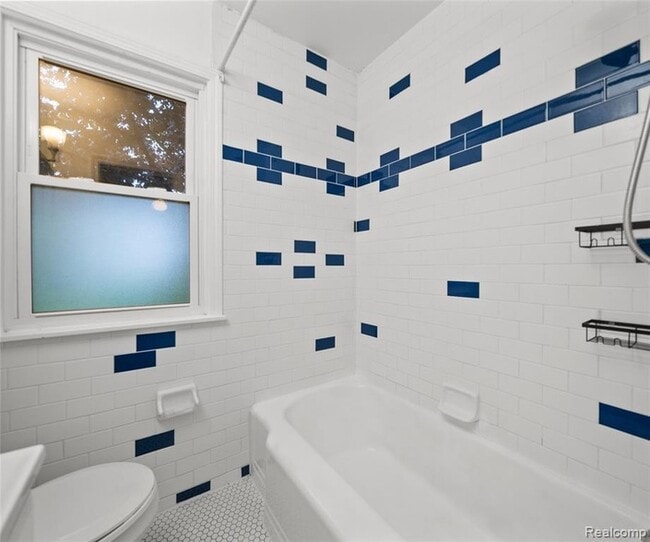 Building Photo - 2017 Harding Ave