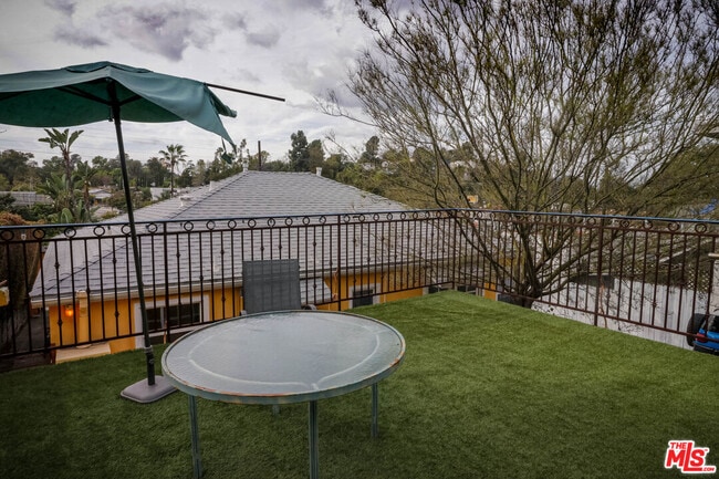 Building Photo - 2420 Teviot St