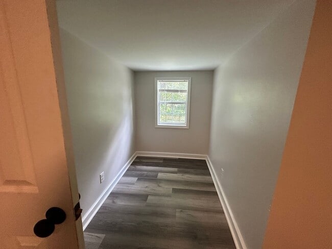 Building Photo - Welcome to this stunning 4-bedroom, 2-bath...