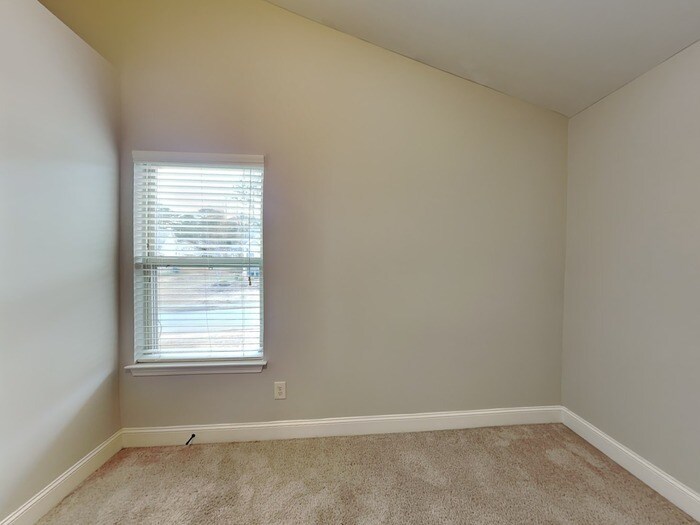 Building Photo - 333 Castle Top Ln SE