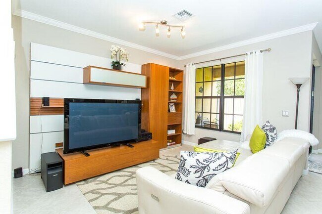 Building Photo - 10426 Wellington Parc Dr