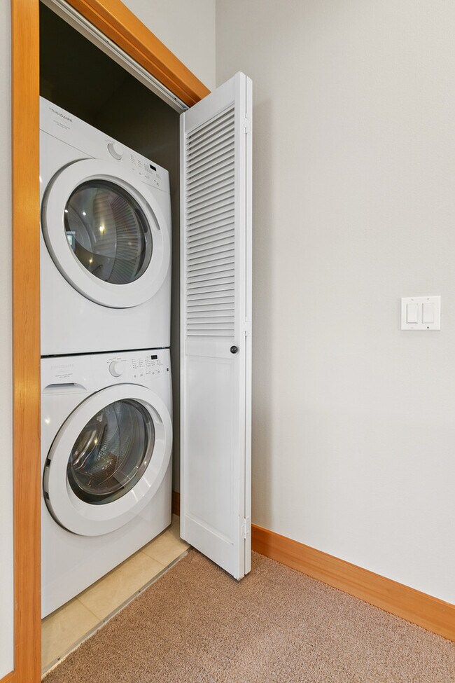Building Photo - BEAUTIFUL Urban Townhome in Coveted West S...
