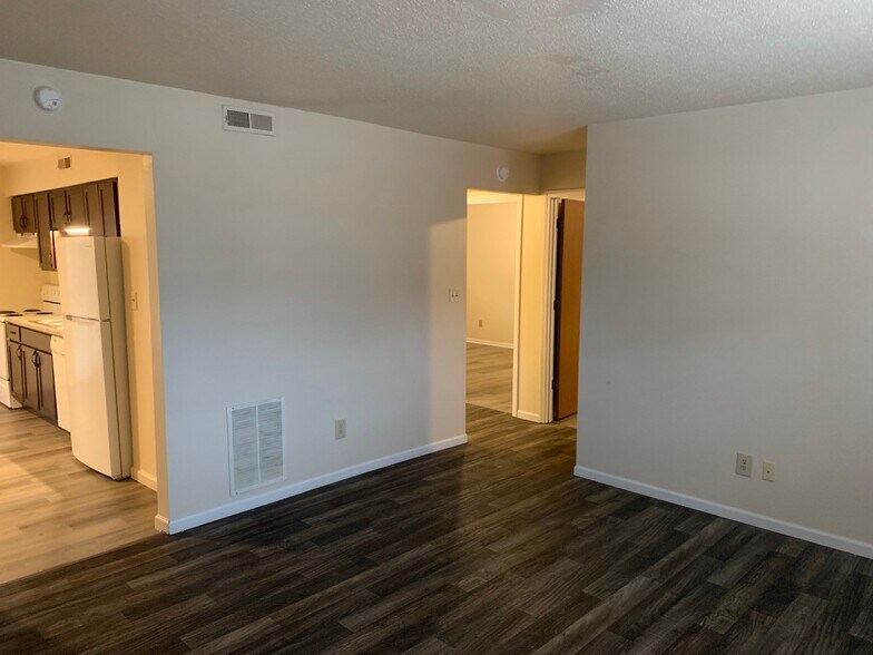 Building Photo - 2309 Southridge Dr