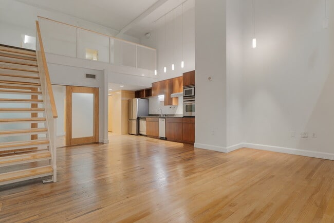 Building Photo - 106 N High St