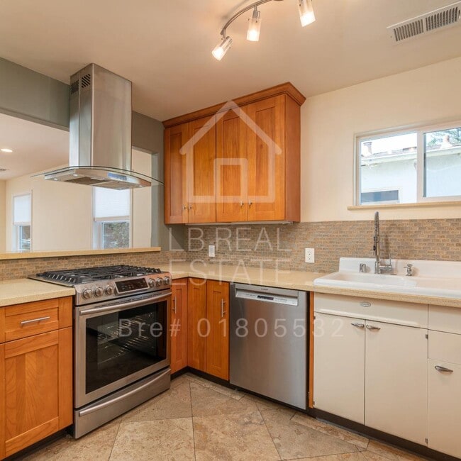 Building Photo - 1382 Sir Francis Drake Blvd