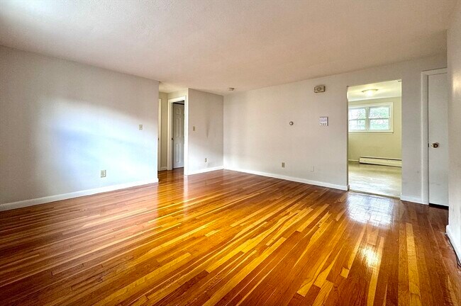 Building Photo - 10 Vinal St