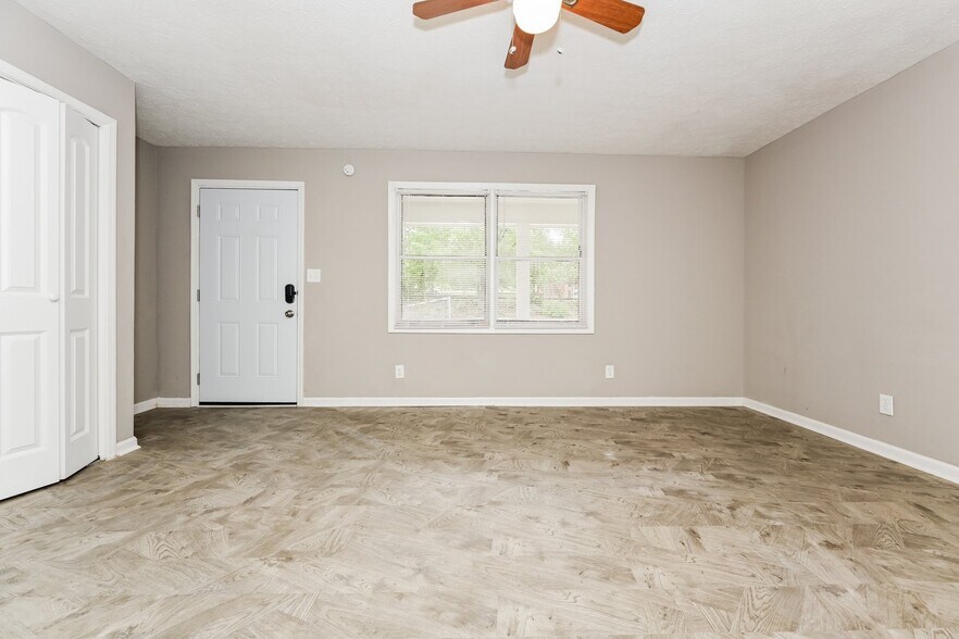 Building Photo - 411 Petunia Ave