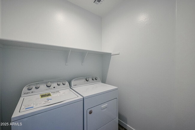 Building Photo - 7591 W Honeysuckle Dr