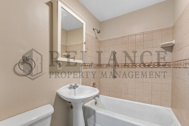 Building Photo - 1912 N Hood St