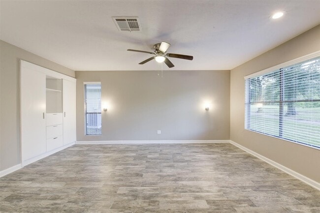 Building Photo - 3491 Balboa Cir