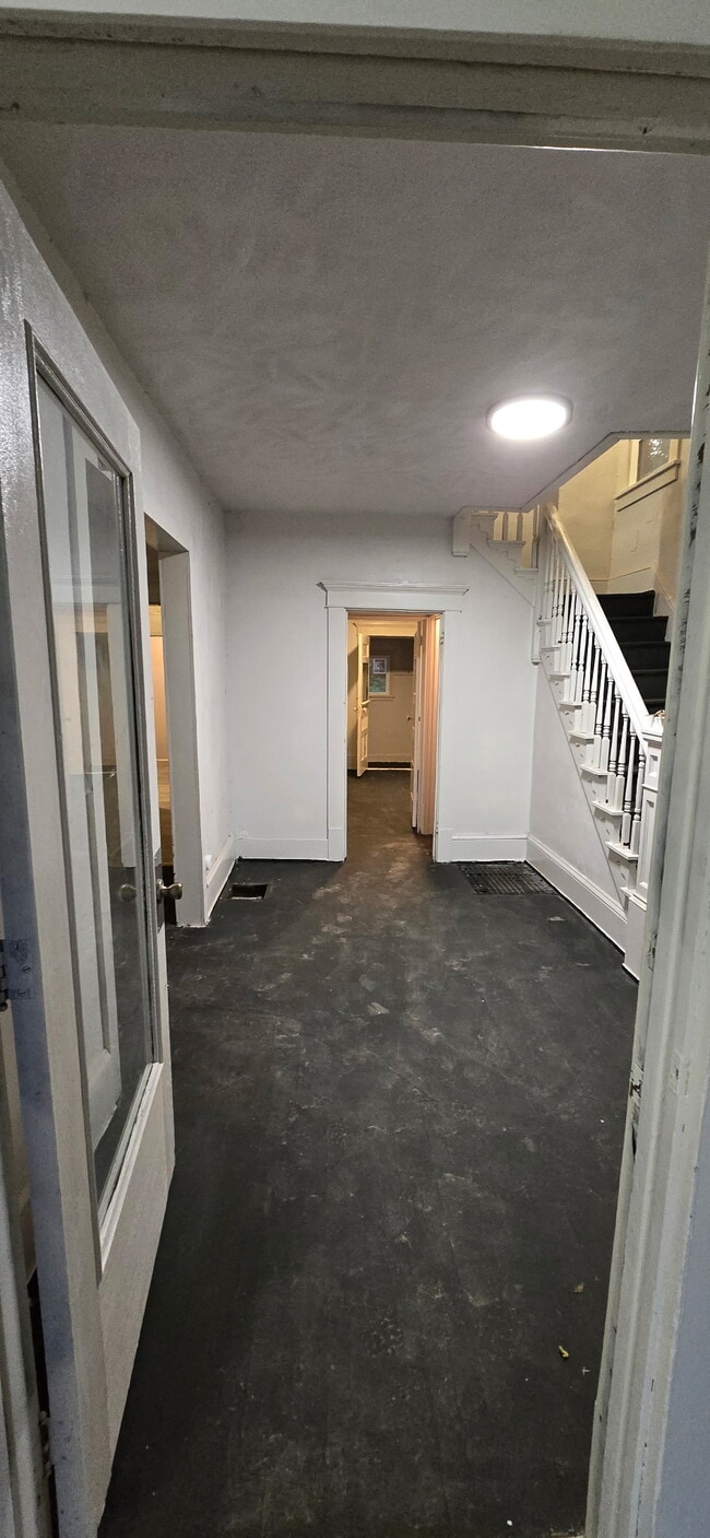 Building Photo - 1437 S Linden Ave