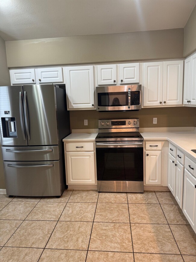 Building Photo - 2186 Heathrow Dr