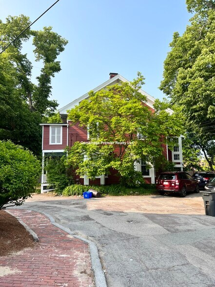 Building Photo - 10 Willow Ct