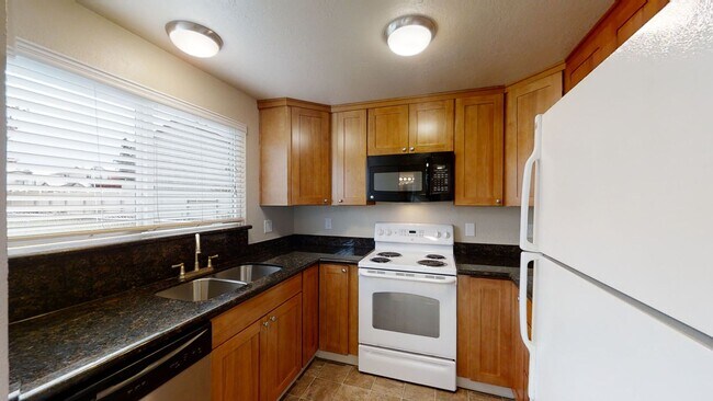 Building Photo - 1722 C Pl SE