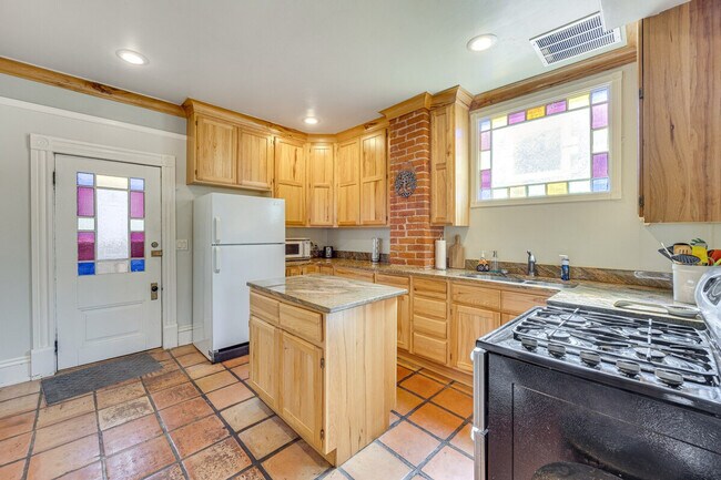 Building Photo - 1117 Manitou Ave