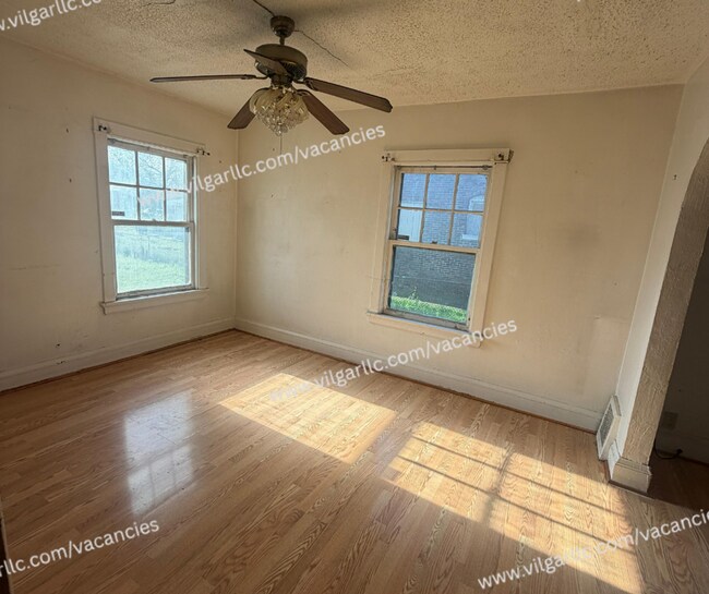 Building Photo - FOR SALE - 3 bedrooms • 1 bathroom
