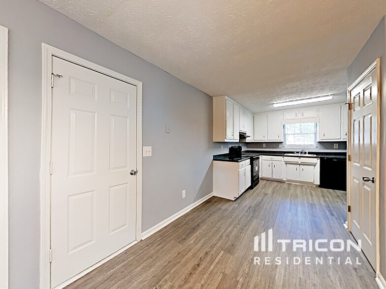 Building Photo - 303 Mephisto Cir