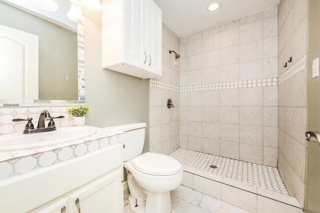 Building Photo - 205 W San Carlos St